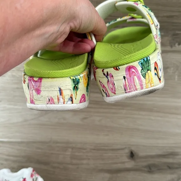 Dansko 37 Kandi Pool Floats slide sandals