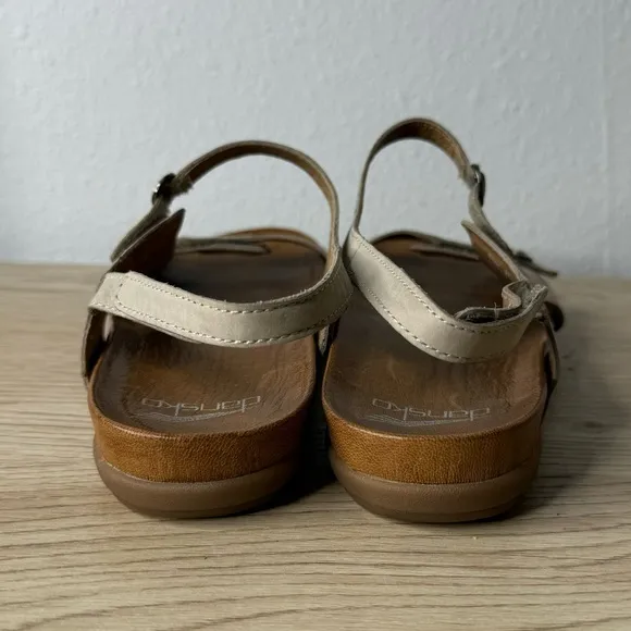 Dansko Beige Leather Jordyn Adjustable 3 Strap Sandals Womens Size 39 6213610300