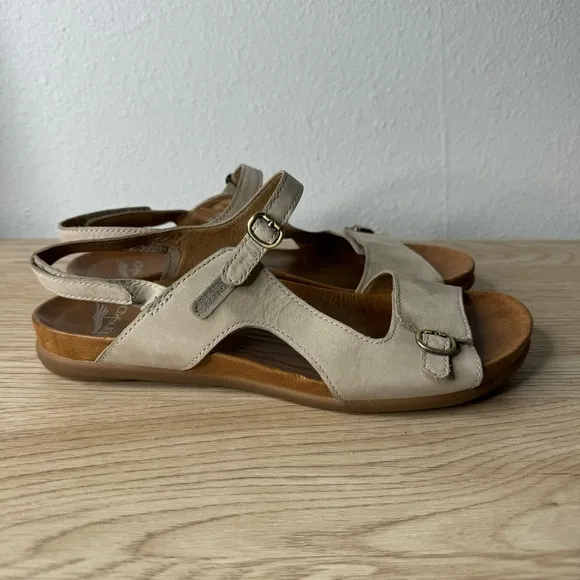 Dansko Beige Leather Jordyn Adjustable 3 Strap Sandals Womens Size 39 6213610300