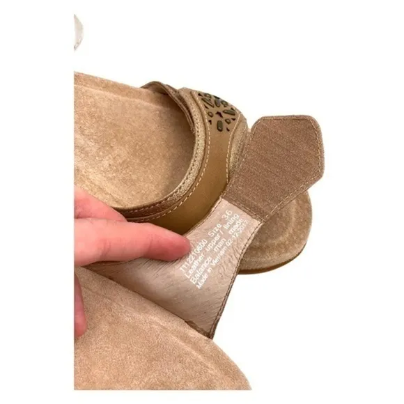 Dansko Blythe Sand Milled Nubuck Comfort Sandals Sand NIB