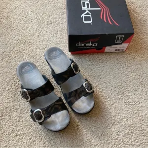 Dansko Sophie Swirl Leather Sandals Size 7 (EU size 37) Coffee Brown Travel Work