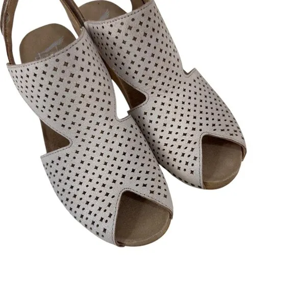 Dansko Teagan Women SZ 37 Beige Perforated Peep-Toe Slingback Sandals Block Heel