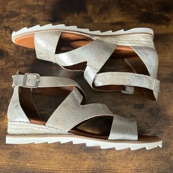 Diba True Qu Aint Sandal in Silver Metallic Leather. Size 12. New in Box!