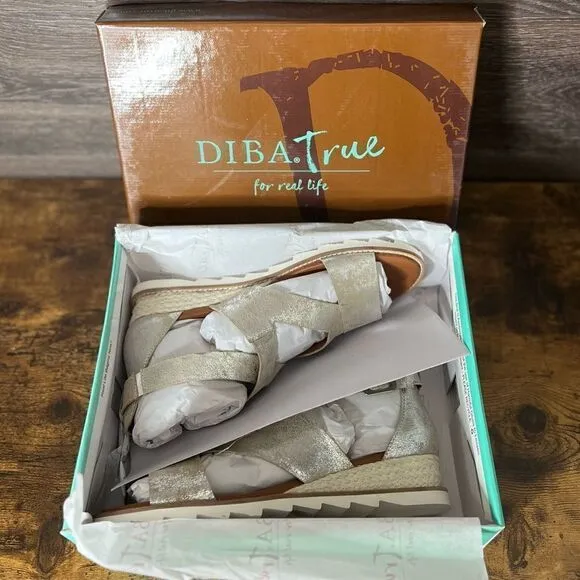 Diba True Qu Aint Sandal in Silver Metallic Leather. Size 12. New in Box!