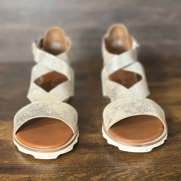 Diba True Qu Aint Sandal in Silver Metallic Leather. Size 12. New in Box!