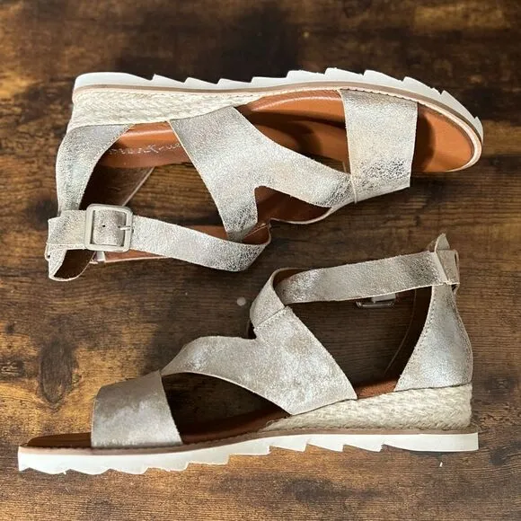 Diba True Qu Aint Sandal in Silver Metallic Leather. Size 12. New in Box!