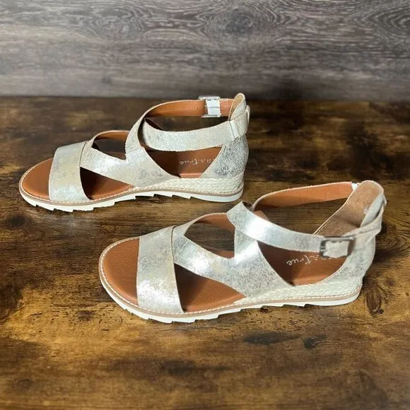 Diba True Qu Aint Sandal in Silver Metallic Leather. Size 12. New in Box!