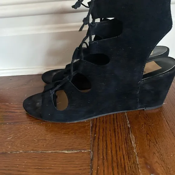 Dolce Vita Louise Black Suede Wedge Sandals.