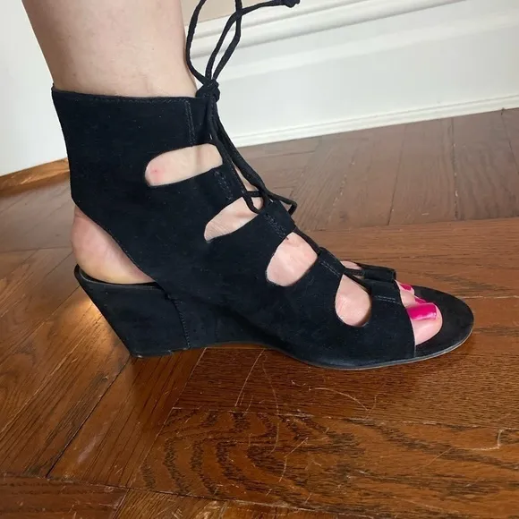 Dolce Vita Louise Black Suede Wedge Sandals.