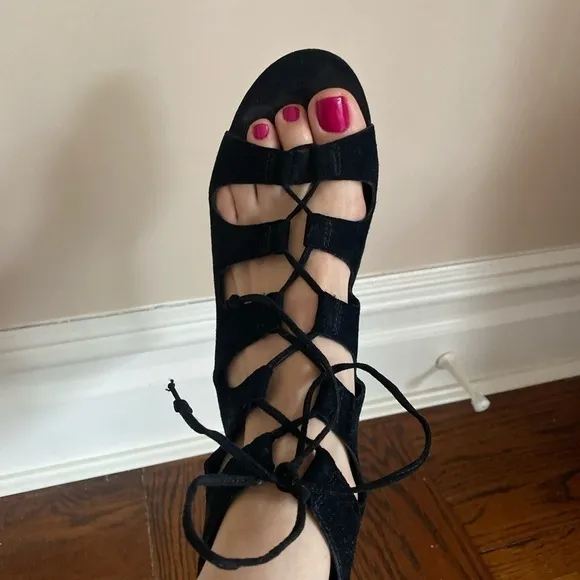 Dolce Vita Louise Black Suede Wedge Sandals.