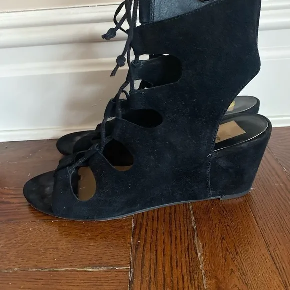 Dolce Vita Louise Black Suede Wedge Sandals.