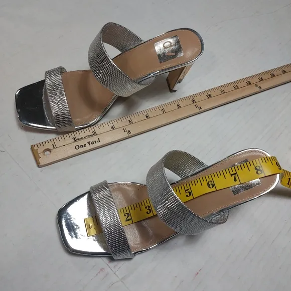 Dolce Vita Silver Shimmer Metallic Heels Sandal Size 8.5M
