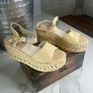 Dolce Vita Tiago Wedge Sandals in Light Natural Raffia