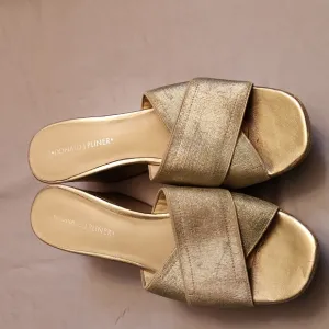 Donald J Pliner 8M metallic gold platform slide sandals #1102