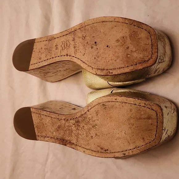 Donald J Pliner 8M metallic gold platform slide sandals #1102