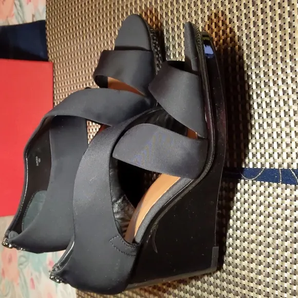 Donald J. Pliner Aurora black crepe elastic wedge heels