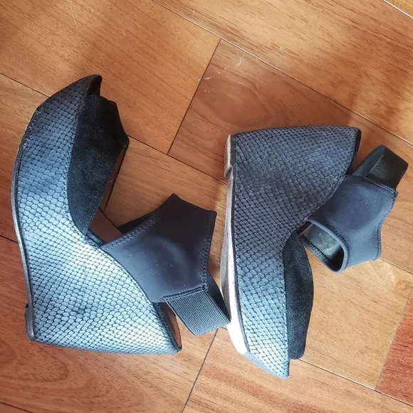 Donald J Pliner DJ Snake Embossed Wedge Sandals