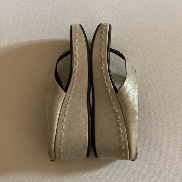 Donald J PLINER SHANA PLATFORM THONG SANDALS