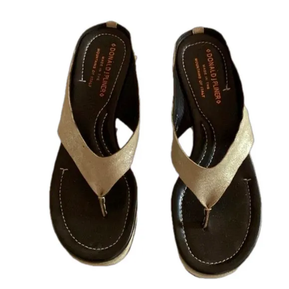 Donald J PLINER SHANA PLATFORM THONG SANDALS