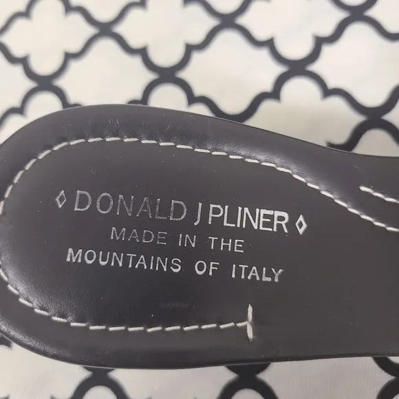 Donald J. Pliner Sukey Sandals Size 7