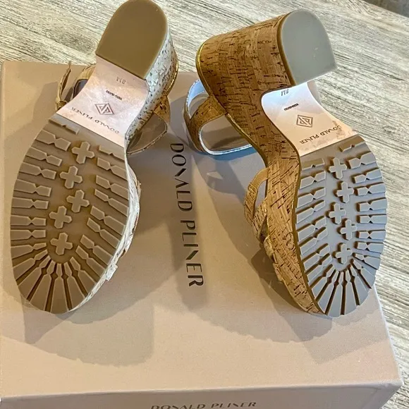 Donald Pilner Elegant Tan and Gold Platform sparkle, cork gold