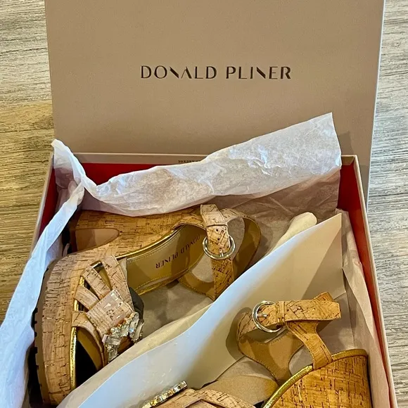 Donald Pilner Elegant Tan and Gold Platform sparkle, cork gold