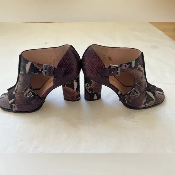 Donald Pliner Fouu snake print leather shooties sandals double strap heels 8,5