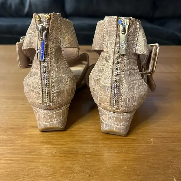 Donald Pliner Olive Wedge Sandals Size 5.5 Metallic Gold Rose