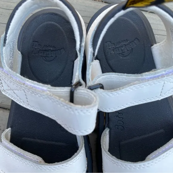 Dr. Martens Junior Vossie Leather Sandals in white size 1