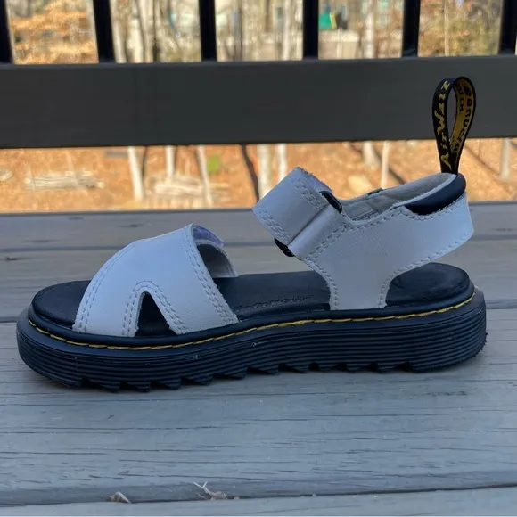 Dr. Martens Junior Vossie Leather Sandals in white size 1