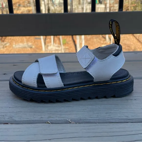Dr. Martens Junior Vossie Leather Sandals in white size 1