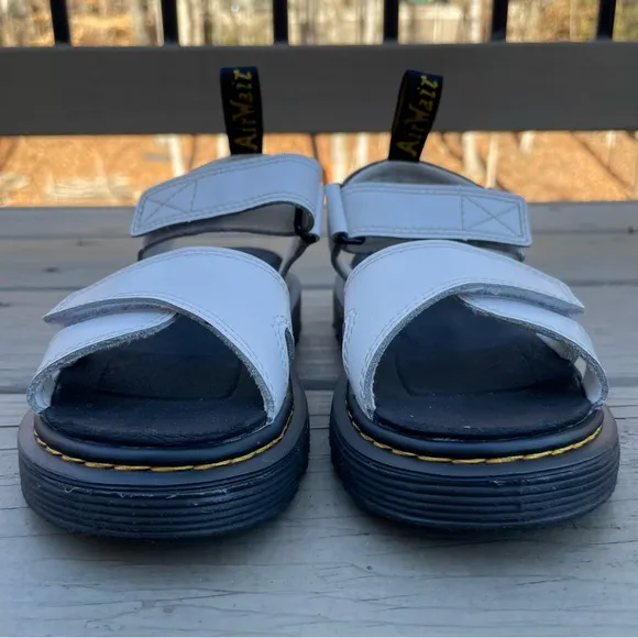 Dr. Martens Junior Vossie Leather Sandals in white size 1