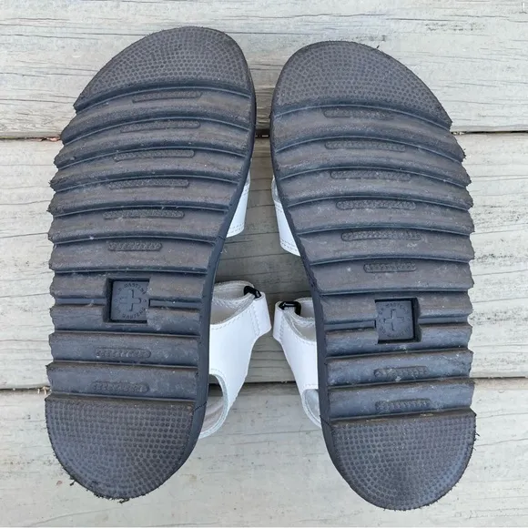 Dr. Martens Junior Vossie Leather Sandals in white size 1