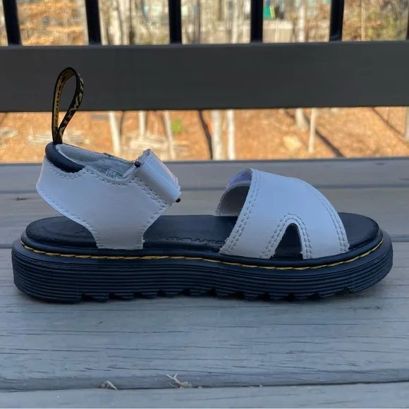 Dr. Martens Junior Vossie Leather Sandals in white size 1