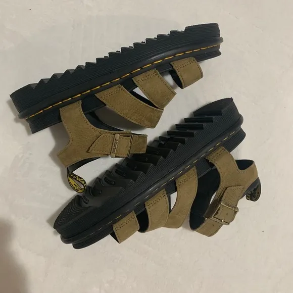 Dr Martens tumbled leather Blaire strap sandals size 10 new no box brown green