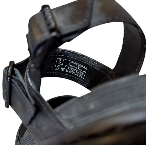 Dr. Martens Voss Leather Strap Sandals Size 7 Platform Comfy Punk Grunge