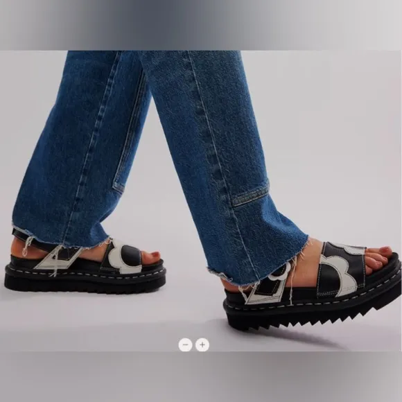 Dr. Martens VOSS PISA LEATHER STRAP SANDALS Size 8