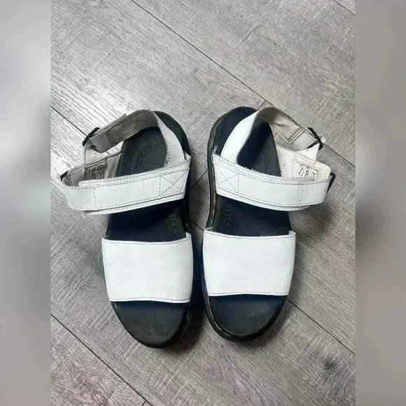 DR. MARTENS VOSS26541100 (WHITE HYDRO LEATHER) Sandals Size 8