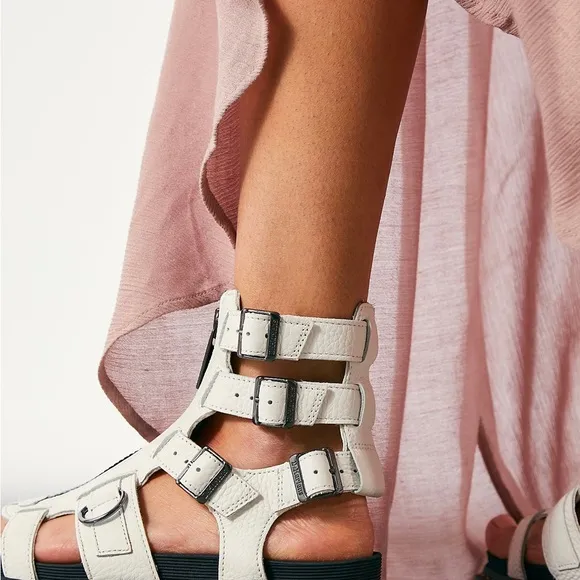 🆕{Dr Martens}Olson Sandals
