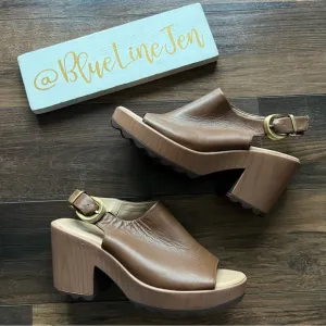 Dr. Scholl's Brown Sandals with Block Heel NWOT