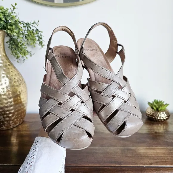 Earth Origins Genuine Leather Berri Wide Women's Taupe Sandals Size 6.5W