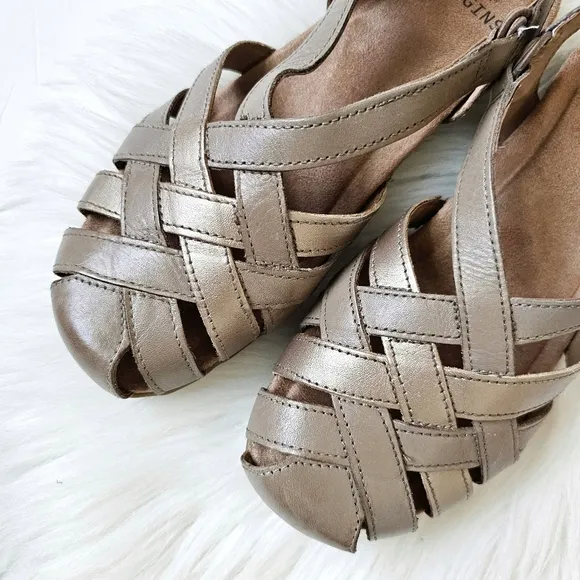 Earth Origins Genuine Leather Berri Wide Women's Taupe Sandals Size 6.5W