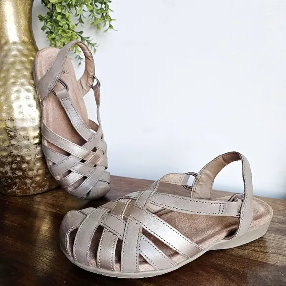 Earth Origins Genuine Leather Berri Wide Women's Taupe Sandals Size 6.5W