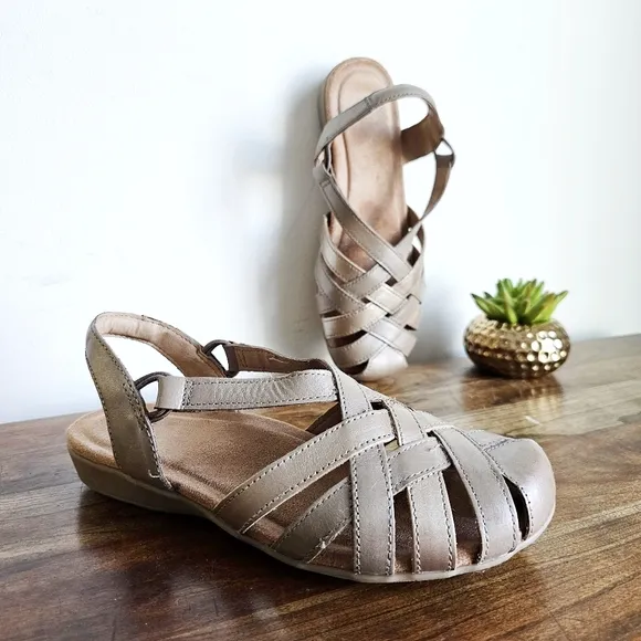 Earth Origins Genuine Leather Berri Wide Women's Taupe Sandals Size 6.5W