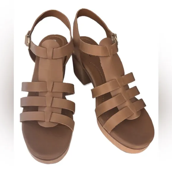 Earth Women's Tan Leather strappy platform block heal Sandals