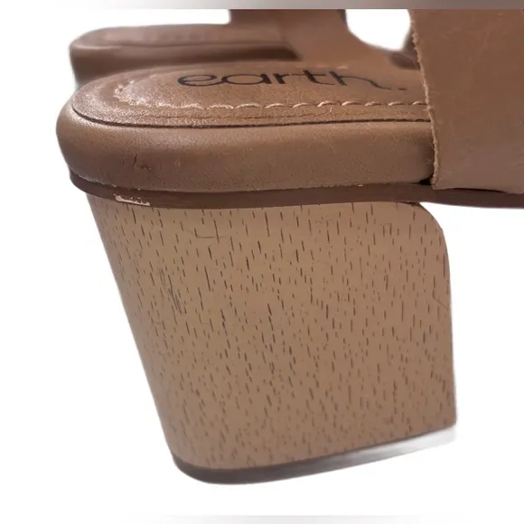 Earth Women's Tan Leather strappy platform block heal Sandals