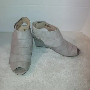 Earthies Manza Taupe Leather Wedge Peep Toe Sandals size 8B