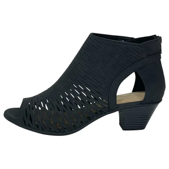 Easy Street Sunrise Black Perforated Womens Caged Sandals Size 8.5XW