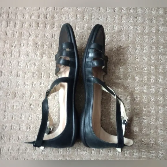 Ecco Black Leather Sandals