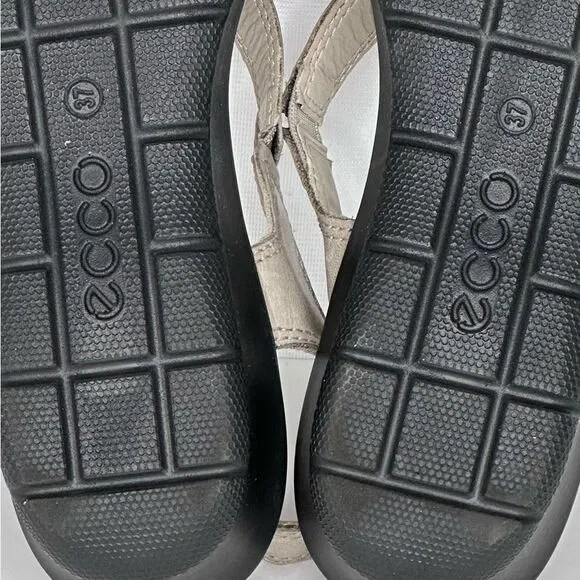 Ecco Felicia Sandals Low Wedge Strappy Gray/ Silver Hook &amp; Loop‎ Closure Sz 37